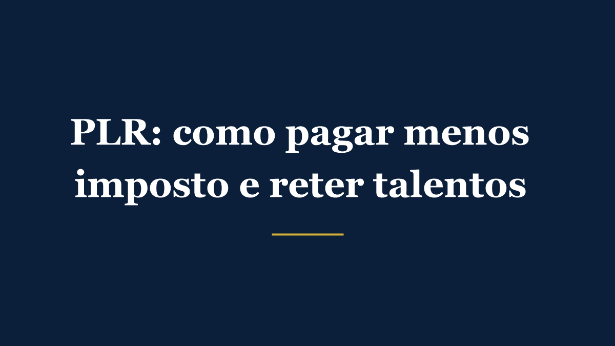 Empresário apresentando o programa de Participação nos Lucros e Resultados (PLR) para sua equipe em uma reunião